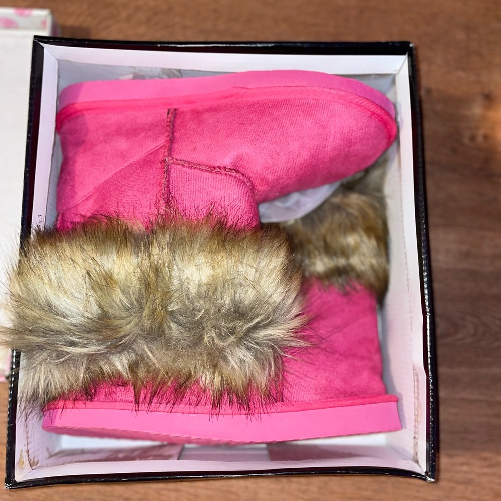 Women Pink Fur-Lined Boots (size 10)